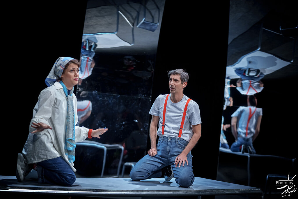 نمایش هیولای درون انسانها | کارگردان نمایش «دوستان کمُدی»: مثل ۲۵ سال پیش تبلیغ کردیم!