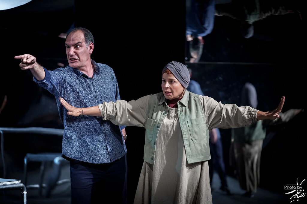 نمایش هیولای درون انسانها | کارگردان نمایش «دوستان کمُدی»: مثل ۲۵ سال پیش تبلیغ کردیم!