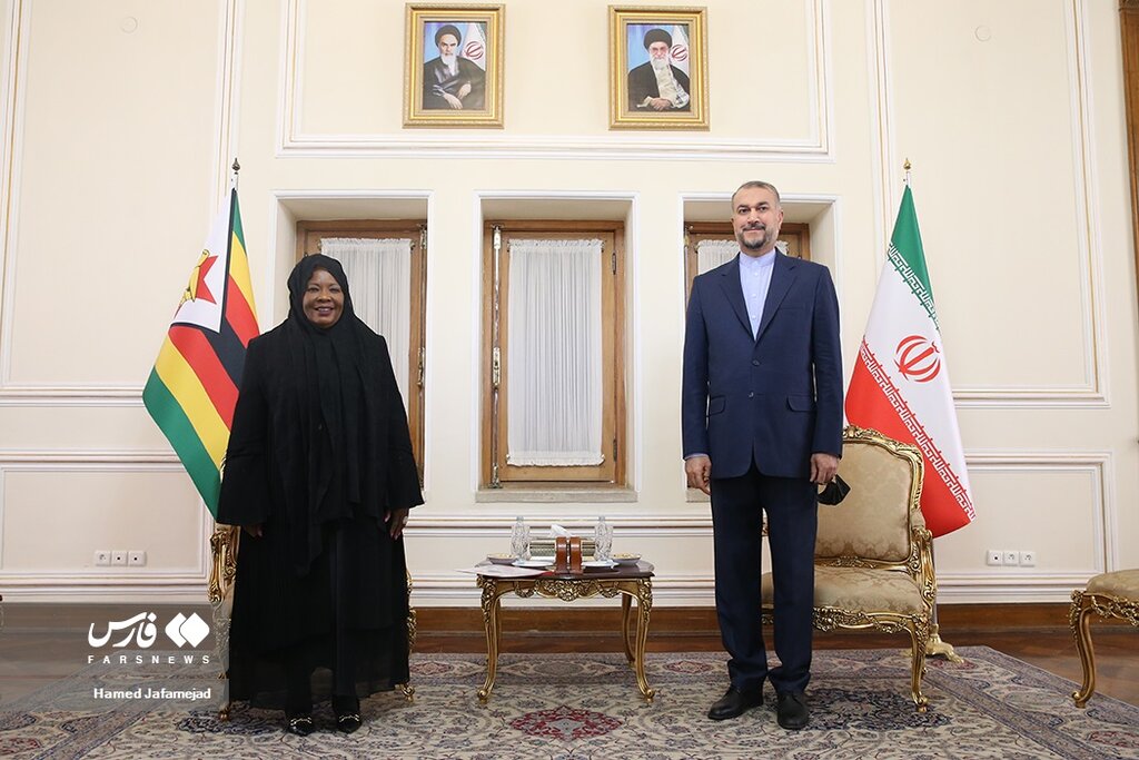 تصاویر حجاب و پوشش زن رئیس جمهور زیمبابوه در ایران | لبخند خاص در دیداری دیپلماتیک!