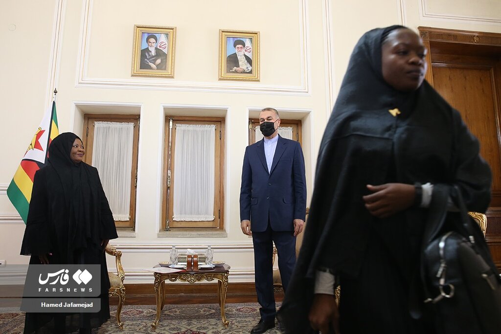 تصاویر حجاب و پوشش زن رئیس جمهور زیمبابوه در ایران | لبخند خاص در دیداری دیپلماتیک!