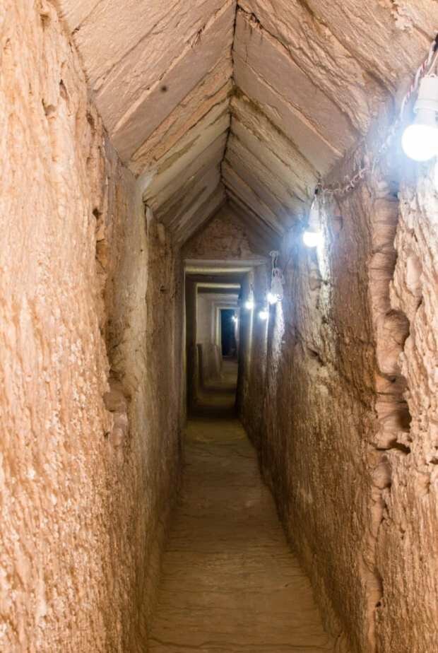 کشف ۲ سر سنگی در یک تونل عجیب در مصر