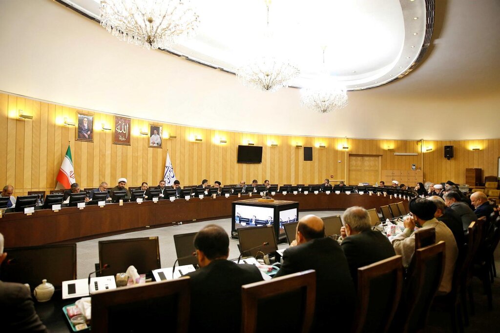 تصاویر ا التهابات بازار ارز صالح آبادی را به فراکسیون انقلاب کشاند