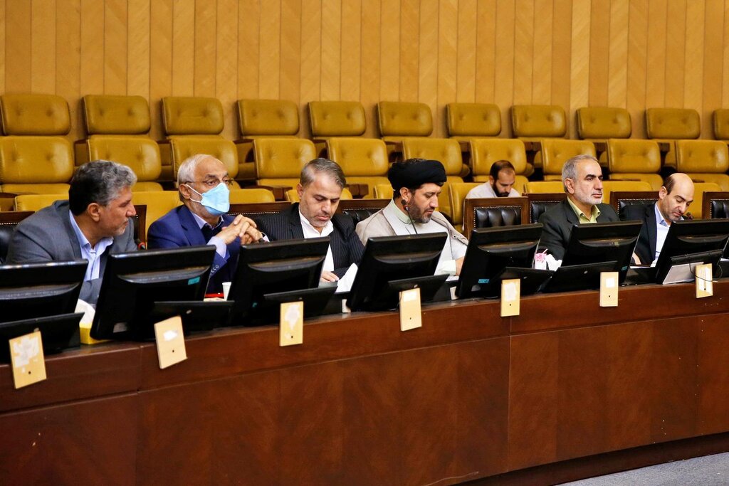 تصاویر ا التهابات بازار ارز صالح آبادی را به فراکسیون انقلاب کشاند