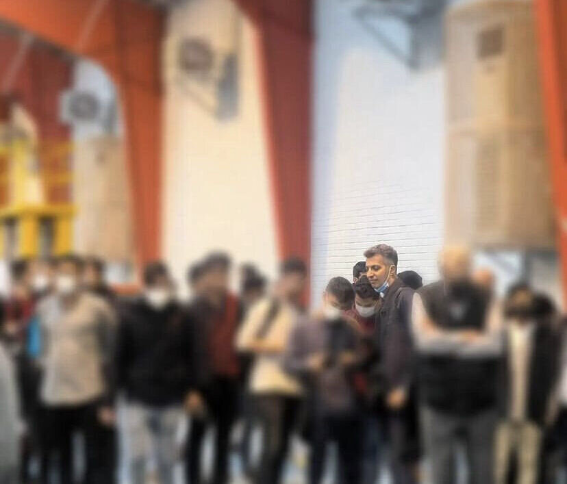 تصاویر | عادل فردوسی پور دوباره در جمع دانشجویان شریف | فردوسی پور هم از «زن، زندگی، آزادی» و ... گفت!