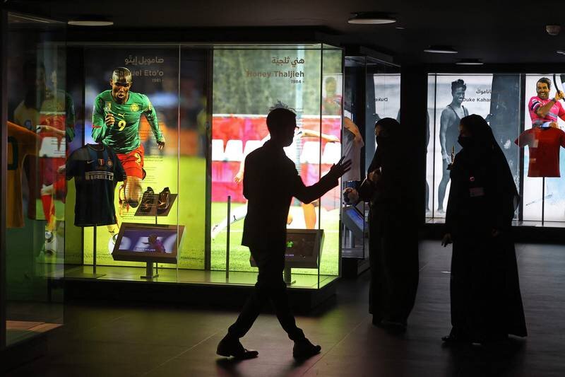 تصاویر دیدنی‌ترین موزه‌های فوتبال جهان | پیراهن گل دست خدای مارادونا و نوشته‌ای که کارت زرد و قرمز را وارد فوتبال کرد 