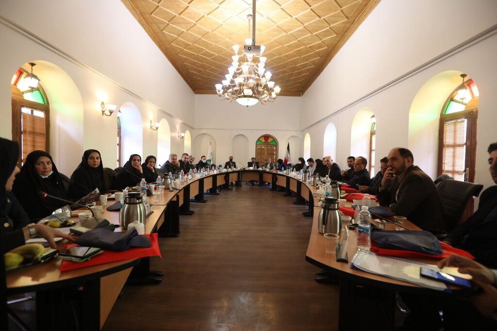 اتوبوسهای گردشگری تهران افزایش مییابد | نصب تابلوهای معرفی اماکن گردشگری در مناطق مختلف پایتخت