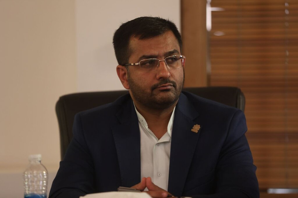 اتوبوسهای گردشگری تهران افزایش مییابد | نصب تابلوهای معرفی اماکن گردشگری در مناطق مختلف پایتخت