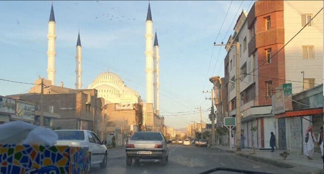 جلوی مسجد مکی اندکی پس از ناآرامی‌های کوتاه ۷ آبان