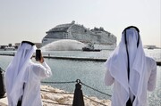 تصاویر لحظه پهلو گرفتن نخستین کشتی کروز در بندر دوحه | داخل کشتی لاکچری ویژه جام جهانی ۲۰۲۲ قطر را ببینید