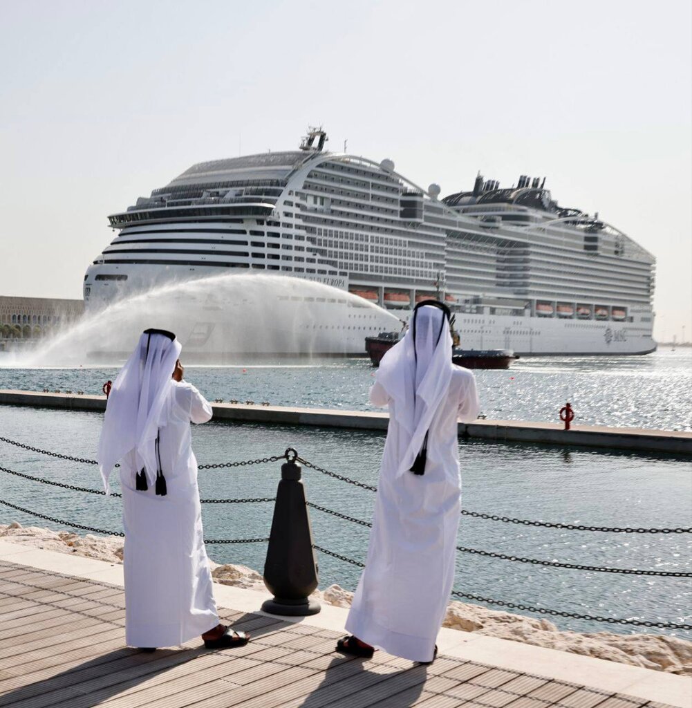 تصاویر | هیولای غول‌پیکر قطری‌ها میزبان تماشاگران جام جهانی | اولین کشتی کروز وارد آبی‌های قطر شد