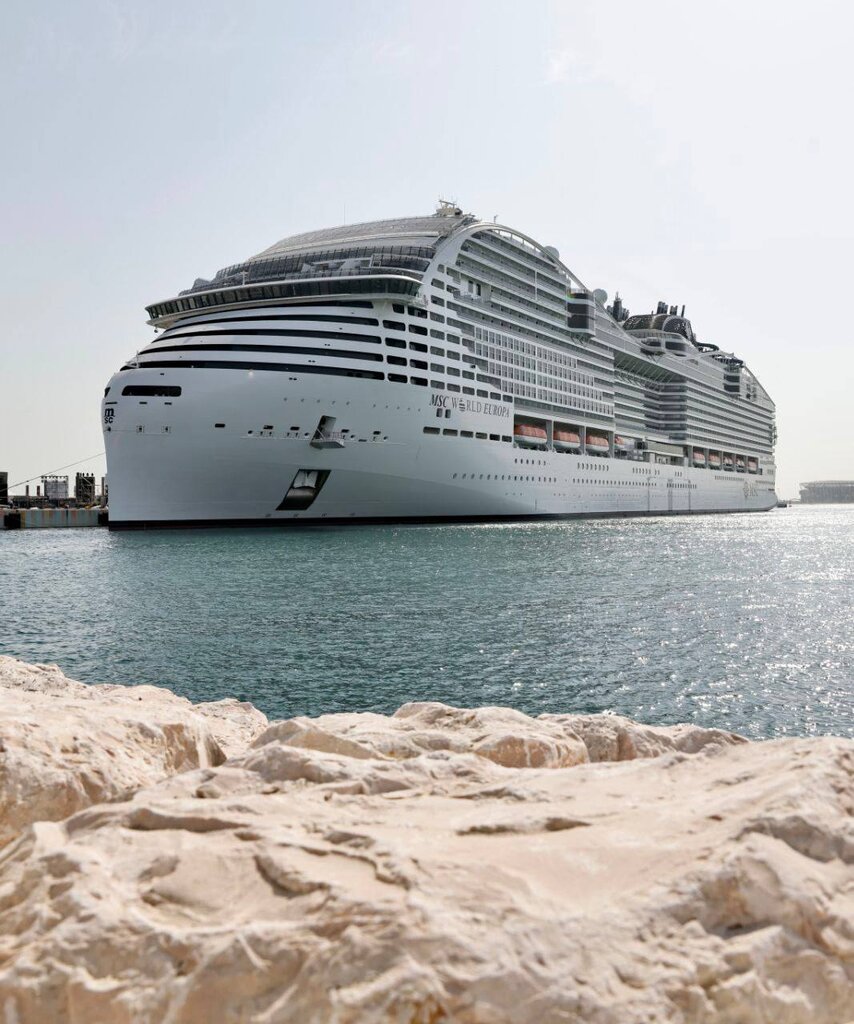 تصاویر | هیولای غولپیکر قطریها میزبان تماشاگران جام جهانی | اولین کشتی کروز وارد آبیهای قطر شد