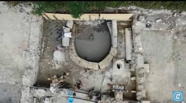 تصاویر دیدنی از کشف مجسمه خدایان برنزی ۲هزارساله | این مجسمهها در گرمابهای در ایتالیا کشف شدند