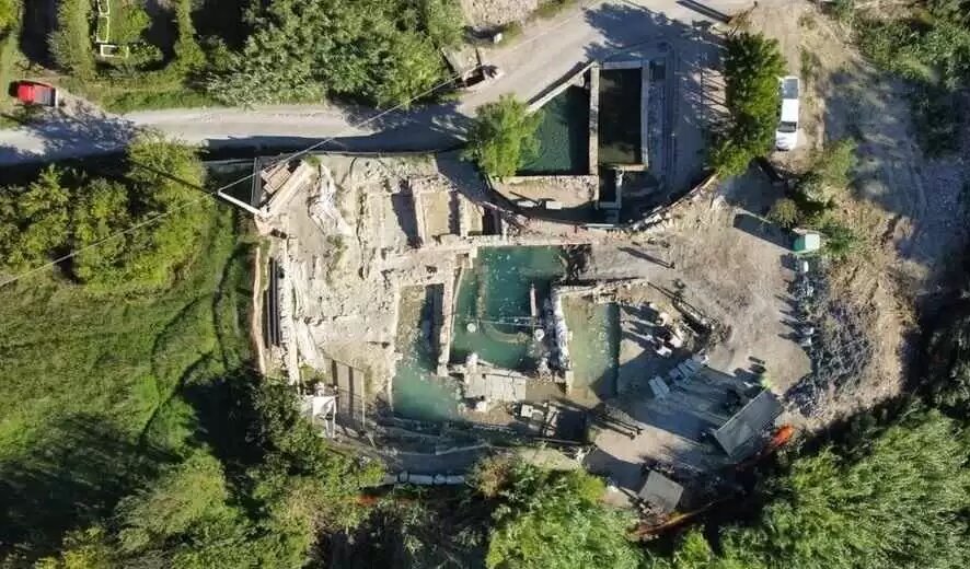 فیلم و تصاویر| گزارشی کامل از کشف مجسمه خدایان برنزی ۲هزارساله؛ این مجسمهها در گرمابهای در ایتالیا کشف شدند