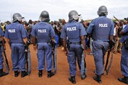 تصاویر | امکانات لباس پلیس‌ ضد شورش | با لباس‌های خاص پلیس‌های ویژه از ۵ قاره جهان آشنا شوید