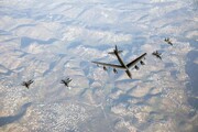 ببینید | لحظه اسکورت بمب‌افکن آمریکایی توسط جنگنده‌های اسرائیلی بر فراز خاورمیانه
