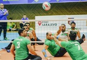 تصویر پربازدید سجده شکر قهرمانان والیبال نشسته روی پرچم ایران