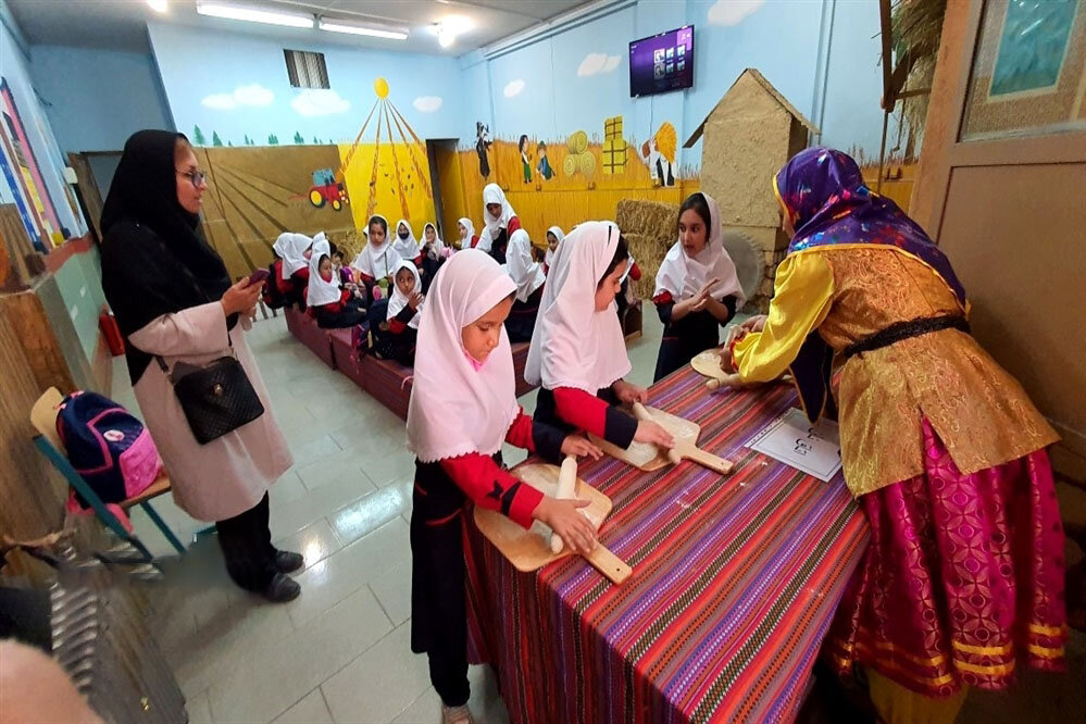 این مجموعه متفاوت و با امکانات علمی، ورزشی و هنری ایران زمین را بشناسید//