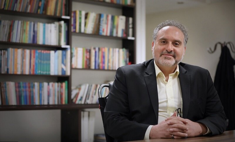 شباهت شعر صفارزاده و فروغ فرخزاد اتفاقی است | شاعری که شعار فمینیستی نمیدهد | ترجمه انگلیسی قرآن کاری سترگ است