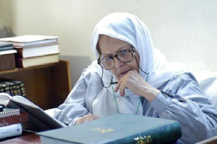 شباهت شعر صفارزاده و فروغ فرخزاد اتفاقی است | شاعری که شعار فمینیستی نمیدهد | ترجمه انگلیسی قرآن کاری سترگ است