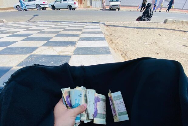 روایتی میدانی و دست اول از زاهدان | بگذارید پشت سر مولوی نماز بخوانم! | نروید؛ ممکن است باز درگیری شود | صدای تیر میآید، چه شده؟