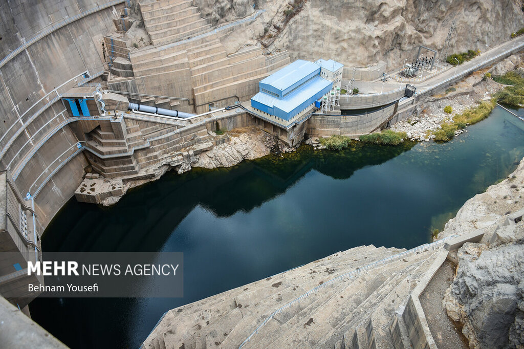 تصاویر ا خشک شدن دریاچه تاریخی طاق بستان ؛کم آبی و حال ناخوش سدها و دریاچه ها