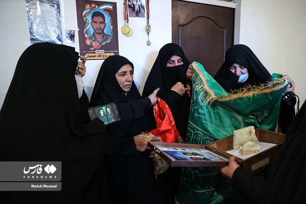 تصاویری از دیدار مادران آرمان علی وردی و روح الله عجمیان ؛آرمان و روح الله خوشان انتخاب کردند ...