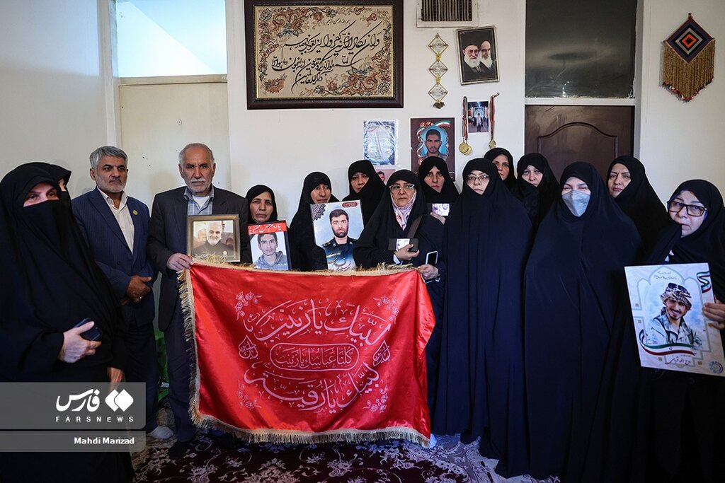  تصاویری از دیدار مادران  آرمان علی وردی و روح الله عجمیان ؛آرمان و روح الله خوشان انتخاب کردند ...