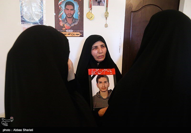 تصاویری از دیدار مادران آرمان علی وردی و روح الله عجمیان ؛آرمان و روح الله خوشان انتخاب کردند ...