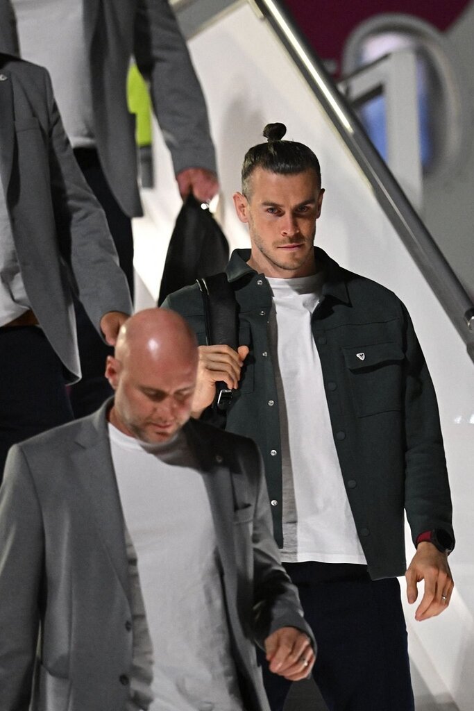 تصاویر | لحظه ورود حریف دوم تیم ملی به دوحه | نگاهها به ستاره پیشین رئال است