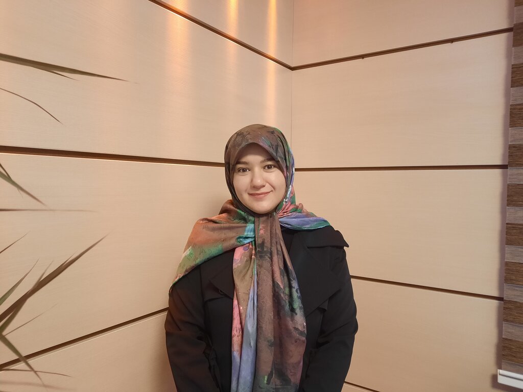 فروش لباسهای دست دوم برای ادامه تحصیل | با یک دست لباس در کار خیر سهیم شو!