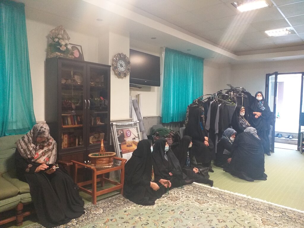چراغ خانههای محرومان با همت اهالی روشن میشود | نیازمندان فرحزاد با گل نرگس تنها نیستند