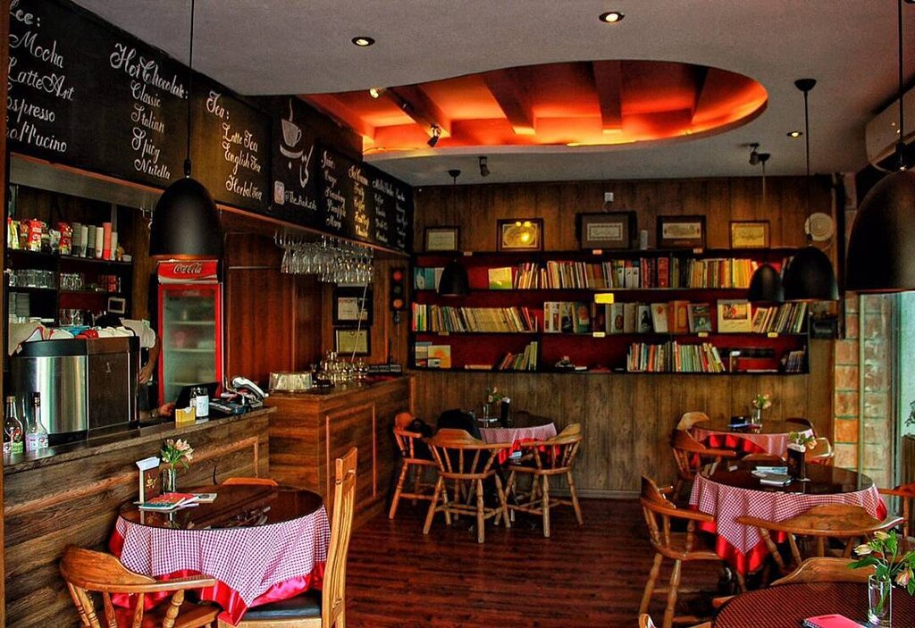 کافه کتاب مشهد تعطیل می شود؟| عابس قدسی: برچسب ضد انقلاب زدند| اینجا هویت فرهنگی مشهد است!