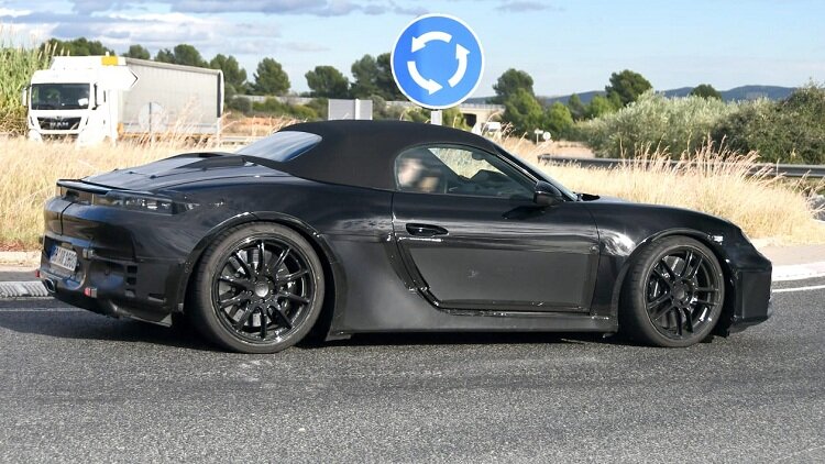 تصاویر جاسوسی از نخستین پورشه باکستر تمام برقی