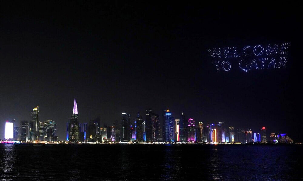 تصاویر | جام جهانی در آسمان! | خوشامدگویی حیرت‌انگیز قطری‌ها در شب