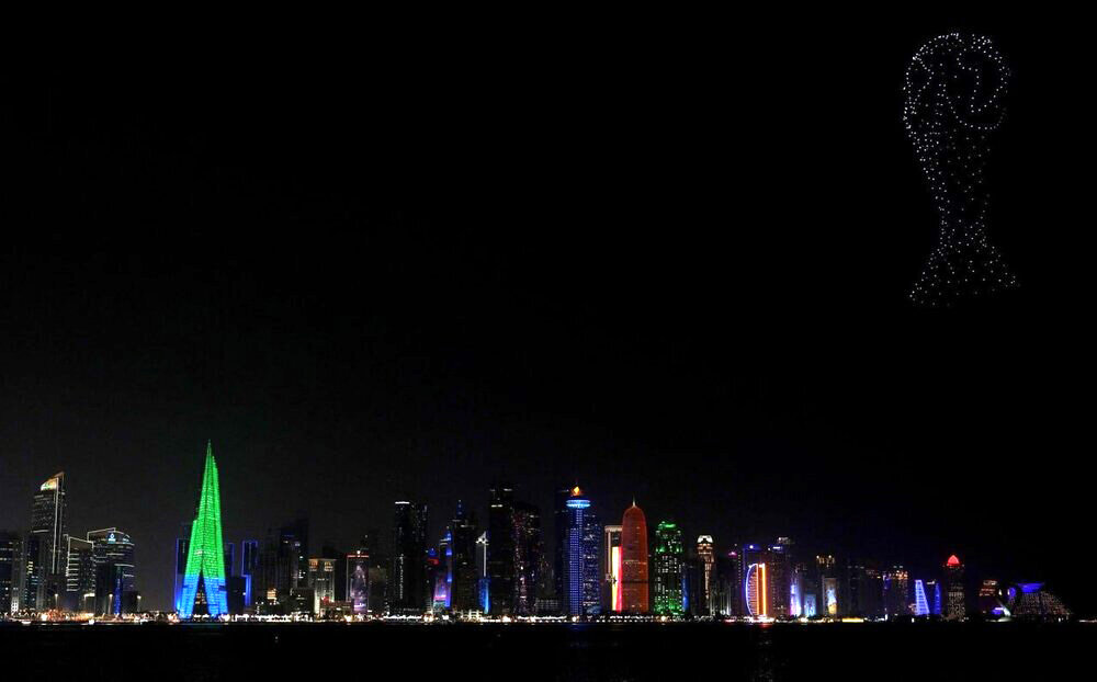 تصاویر | جام جهانی در آسمان! | خوشامدگویی حیرتانگیز قطریها در شب