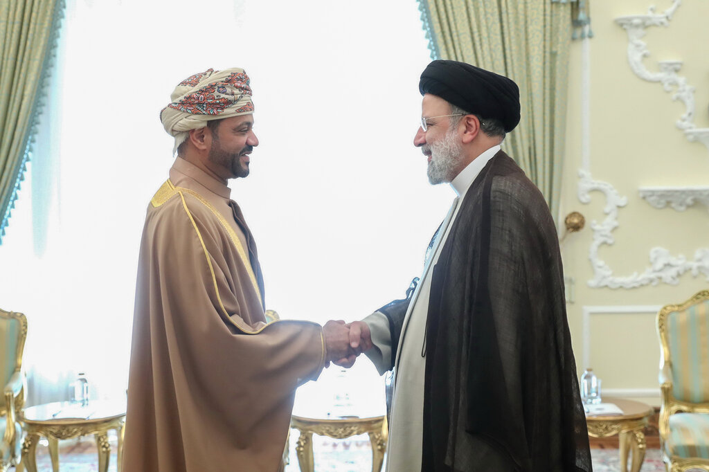تصاویر ا دیدار رئیسی با وزیر خارجه عمان در ۵۲ ام سالگرد استقلال مسقط