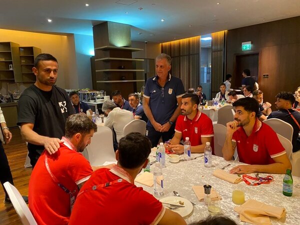 عکس | بازگشت ستاره مصدوم به اردوی ایران در جام جهانی ۲۰۲۲ قطر | واکنش کی‌روش به حضور بازیکن مورد علاقه  