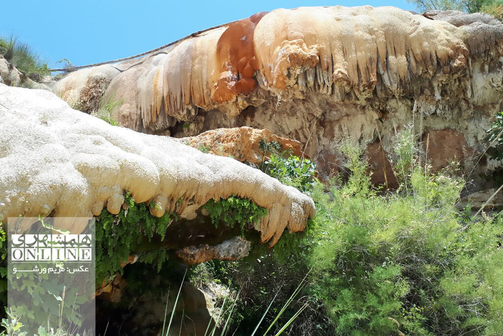 تصاویر | چشمه پلکانی سنگرود از عجایب دیدنی رودبار ؛ لذت یک آبتنی دلچسب در پاییز | آب گرم سنگرود کجاست