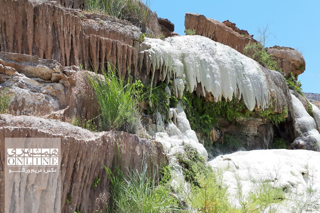 تصاویر | چشمه پلکانی سنگرود از عجایب دیدنی رودبار ؛ لذت یک آبتنی دلچسب در پاییز | آب گرم سنگرود کجاست