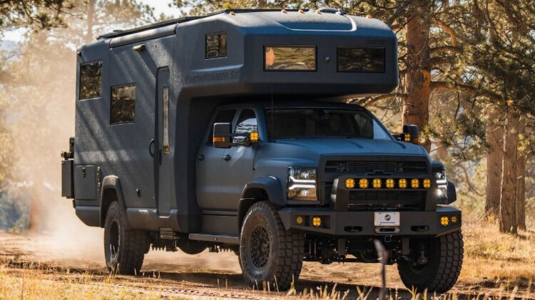 کمپر قدرتمندی که از دیوار راست بالا میرود | راحت؛ مثل خانه