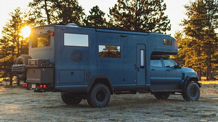 کمپر قدرتمندی که از دیوار راست بالا میرود | راحت؛ مثل خانه