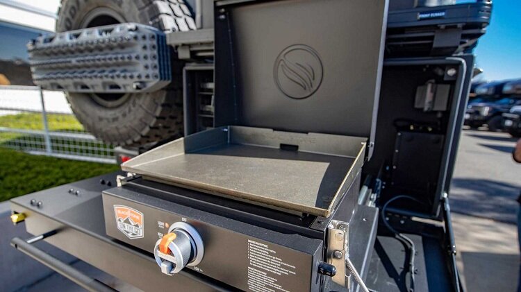 کمپر قدرتمندی که از دیوار راست بالا میرود | راحت؛ مثل خانه