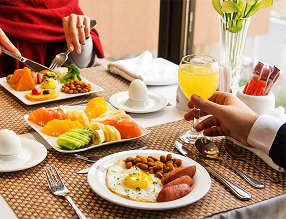 یک وعده صبحانه لاکچری چند؟ | قیمت متفاوت صبحانه در هتل های معروف کشور