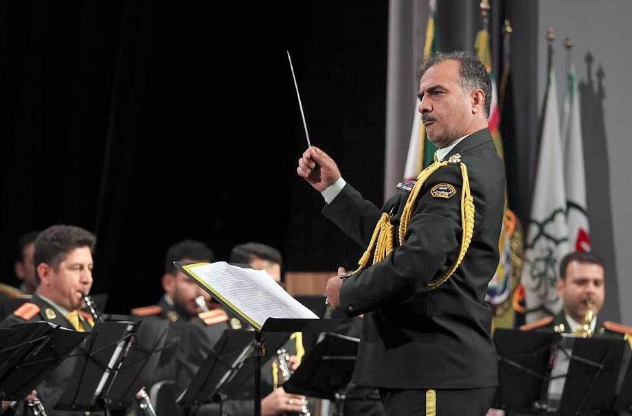 ببینید | اجرای شاد موزیک توسط نیروهای انتظامی | دانشجویان دانشگاه امین از زندگی خود میگویند