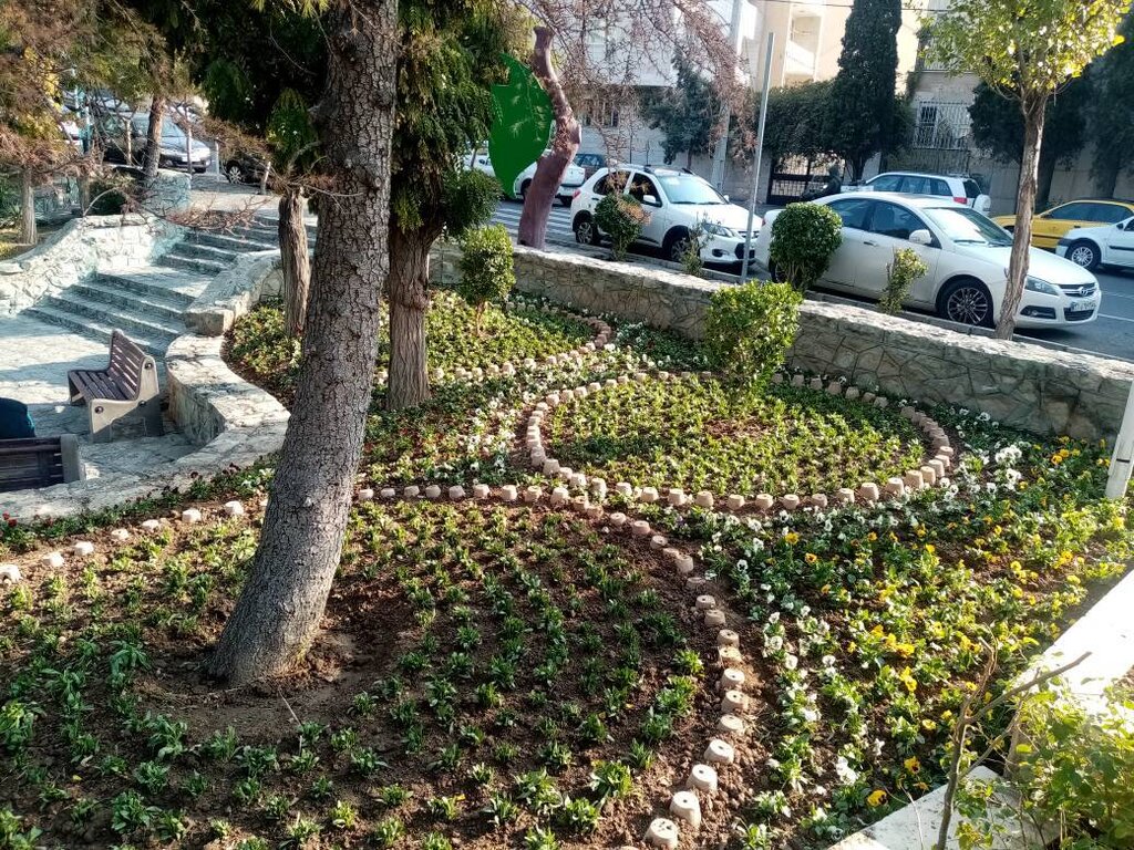 فرش گل در بزرگراهها و بوستانها