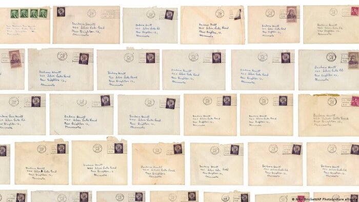 زیباترین کتابفروشی جهان نامههای عاشقانه رابرت دیلَن را ۶۷۰ هزار دلار خرید