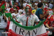 ببینید | شعارهای دختران و پسران طرفدار تیم ملی ایران در متروی قطر