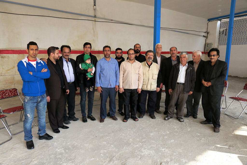 گاراژ حکمت؛ پاتوق فعالیتهای فرهنگی و تعزیهخوانی | چرا علیآبادیها کتابخوان و اهل شعر و ادب هستند؟