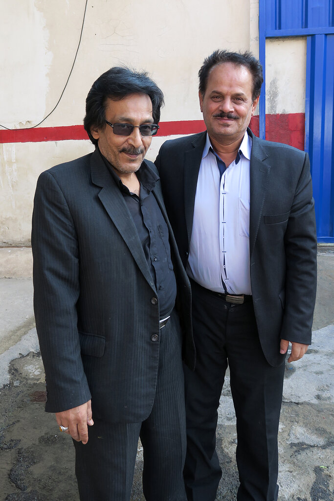 گاراژ حکمت؛ پاتوق فعالیتهای فرهنگی و تعزیهخوانی | چرا علیآبادیها کتابخوان و اهل شعر و ادب هستند؟