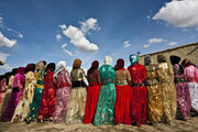 تصاویر | انعکاس زیبایی‌های طبیعت در لباس رنگین زنان کرمانشاهی | اینجا در عزا هم لباس مشکی نمی‌پوشند